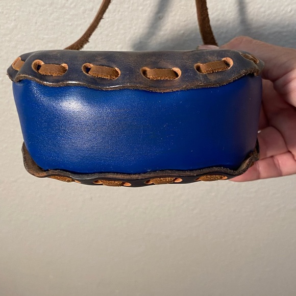 Mini Handmade Peruvian Tooled Leather Cross Body Purse - Picture 10 of 12